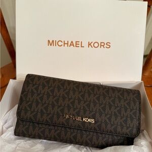 Michael Kors wallet (NWT)